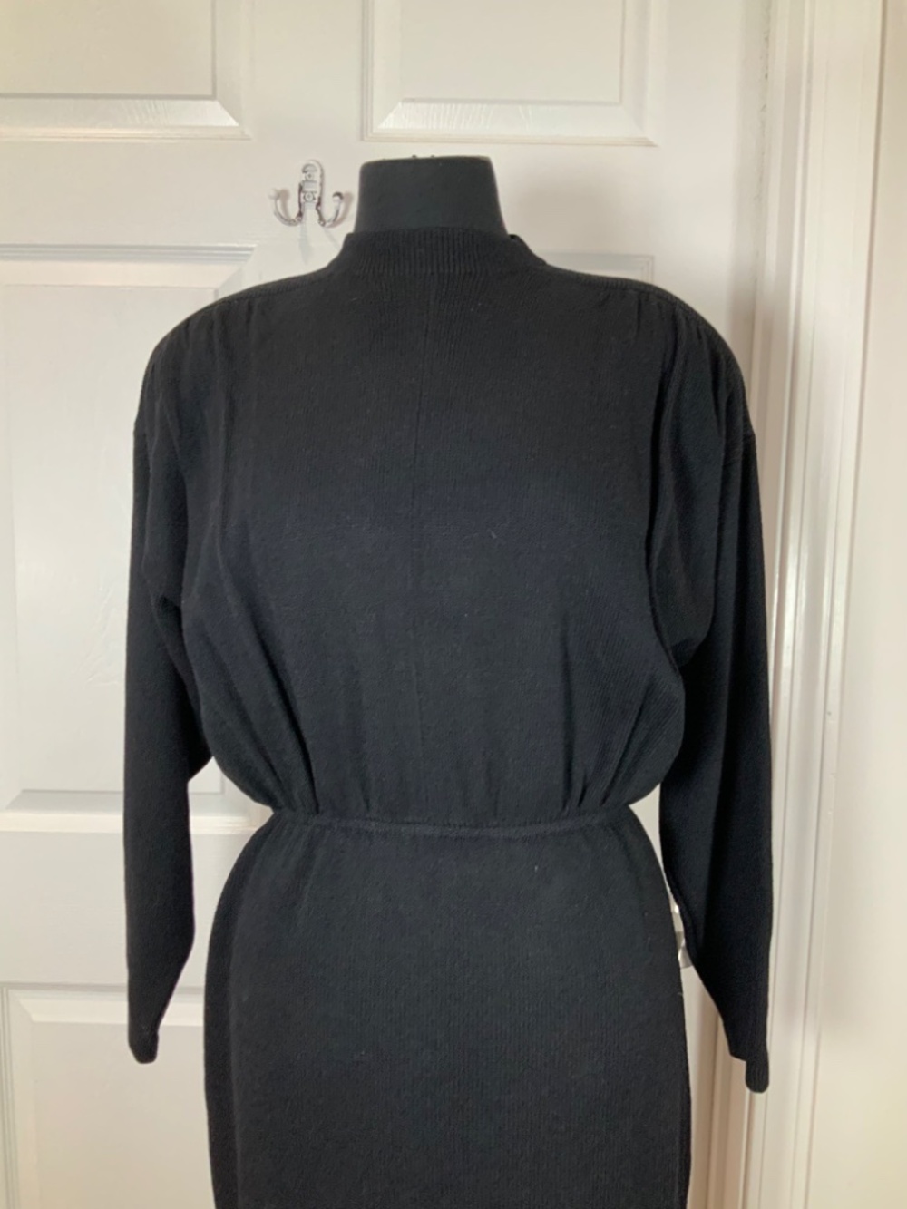 Vintage St. John Black Knit Sheath Dress Long Sleeve Quiet Luxury Size 8 - Picture 2 of 8